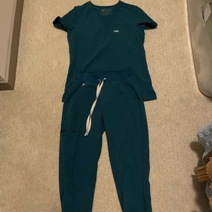 FIGS TEAL XS JOGGERS AND TOP